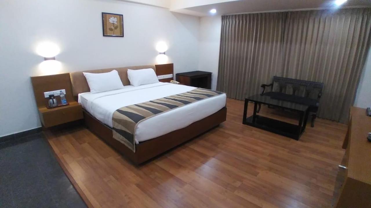 Отель Malabar Residency Каннур Экстерьер фото